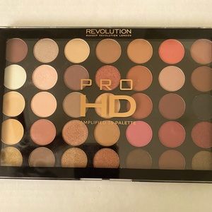 Revolution eyeshadow pallet